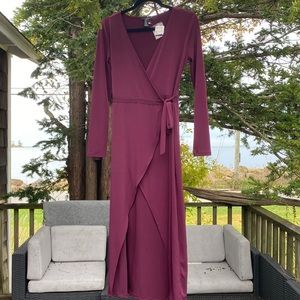 Festive party dress in a  Plum color. Super flattering cut in a rich jewel tone